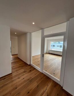 Junges Wohnen am Rechenbergpark - Modernisierte 4-Zi.-W mit Balkon & Tageslichtbad sowie optional 1 Tiefgaragen Stellplatz - Nürnberg