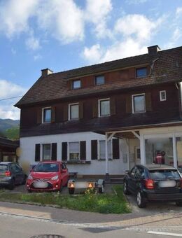Vermietetes Mehrfamilienhaus mit zwei Ladenlokalen in zentraler Lage von Münstertal - Münstertal (Schwarzwald)