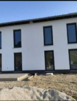 Moderne Doppelhaushälfte in Eichendorf – hochwertig & energiesparend - Eichendorf