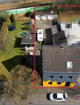 Langenfeld-Richrath: Gemütliches Ein- bis Zweifamilienhaus mit drei Garagen - Langenfeld (Rheinland)