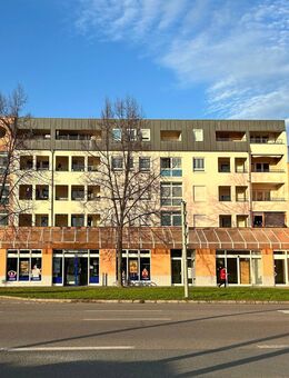 3-Raum-Wohnung im 2. Obergeschoss mit großer Loggia und Fahrstuhl - Zwickau