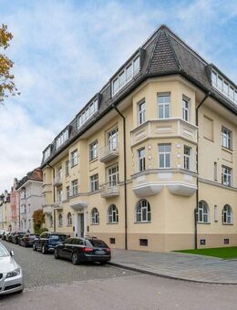 AIGNER - Einzigartige Galeriewohnung im denkmalgeschützten Altbau von 1911 in Nymphenburg - München