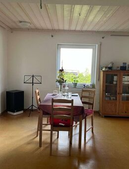 Sehr gepflegtes Zweifamilienhaus mit großzügigem Garten am Waldrand gelegen - Roth (Bayern)