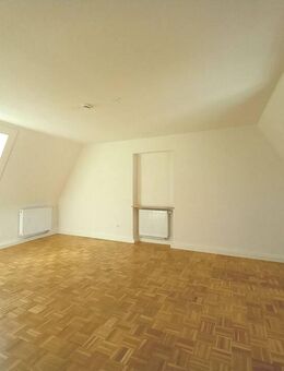 Erstbezug über den Dächern der Altstadt: großzügige, helle 3 Zimmer Wohnung mit Einbauküche und Garagenstellplatz - Nördlingen