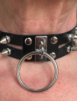 Steampunk Gothik Halsband mit Ring und Nieten verziert - Marl Zentrum