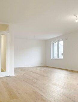 NEUBAU: 4-Zimmer-Wohnung mit 2 sonnigen Balkonen in der Beletage und Lift-Haltestelle in der Wohnung - München