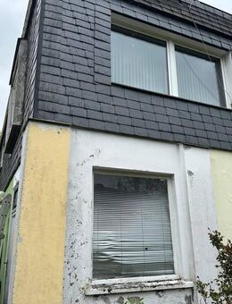 Stark Sanierungsbedürftige Doppelhaushälfte mit Einliegerwohnung und großem Grundstück - Gummersbach