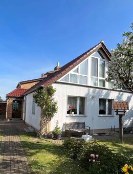 Wohntraum in Grün: Geräumiges Einfamilienhaus mit viel Nutzfläche und idyllischem Garten - Jessen (Elster)