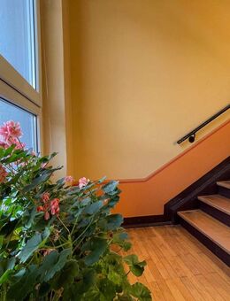 *** 2 Zimmer * Charmanter Dielenboden * Tageslichtbad *Balkon * EG * 15/12/25 *** - Leipzig