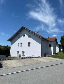 RESERVIERT! Attraktive vermietete 2-Zimmer-Erdgeschosswohnung mit Terrasse zzgl. Außenstellplatz! - Hofkirchen