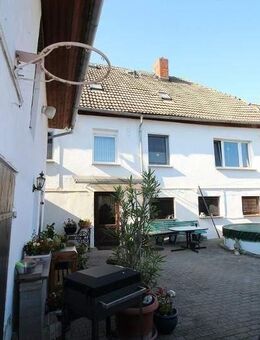 Mitten im Stadtkern - 6 Zimmer, Keller und Innenhof mit Garage - PROVISIONSFREI :-) - Wittenburg