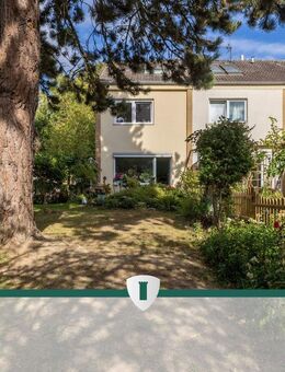 Vermietetes Endreihenhaus mit großem Garten, ausgebautem Dachboden und zwei optionalen Garagen - Neustadt (Holstein)