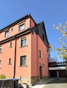 Doppelhaushälfte mit 3 Garagen, Wintergarten, Balkon und kleinem Garten! In guter Lage, Stadtteil Glocke! - Bayreuth