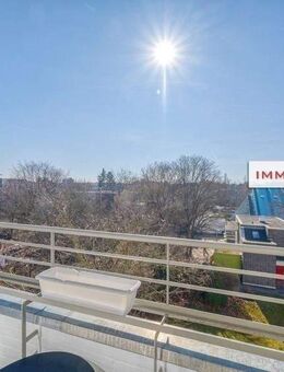 IMMOBERLIN.DE - Schöne Aussichten! Familienfreundliche Wohnung mit Südloggia in angenehmer Lage - Berlin