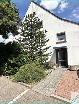 Kamen-Süd: Charmante Doppelhaushälfte auf 567 m² großem Grundstück mit Garage und kl. Wintergarten bietet viel Potential für Ihre Familie! - Kamen