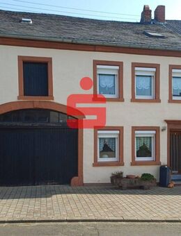 Gemütliches Bauernhaus mit Nebengebäude und Garage - Röhl