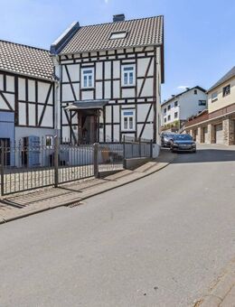 Charmantes Einfamilienhaus mit Scheune, Gartenidylle und viel Potenzial in Weinbach-Edelsberg - Weinbach