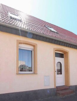 Platz für Ihre Ideen: Sanierungsbedürftiges Einfamilienhaus mit Garten und Nebengebäuden in Löbejün - Wettin-Löbejün