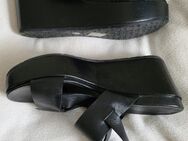 Neu! PETRA DIELER - Schuhe/Plateau/Sandalen - Gr. 38 - schwarz - Kiel