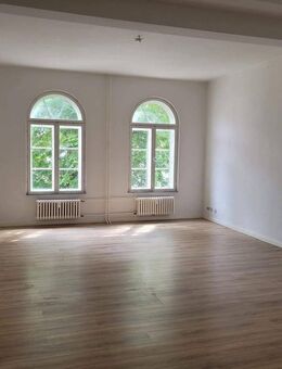 großzügige 3- Zimmer-Wohnung mit Altbaucharme - Flensburg