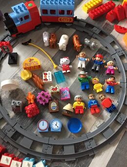 Lego Duplo Zug mit Zubehör - Königsbach-Stein