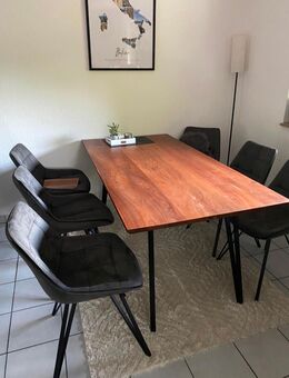 AkazienTisch mit Stühle abzugeben - Gladbeck