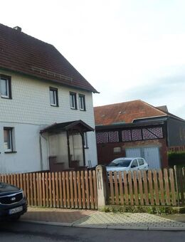 Energetisch ertüchtigtes Wohnhaus mit Pool und Garage in guter Wohnlage - Fambach