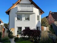 ZU VERKAUFEN: 3-Parteien-Mehrfamilienhaus aus zwei Jahrhunderten auf einem großen Grundstück, 2 Garagen und Unterkellerung - Bad Sassendorf