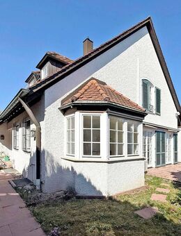 Unverbaubarer Blick auf Weinberge! Freistehendes 1-Familien-Haus mit ELW - Stuttgart