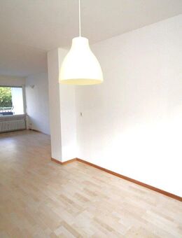 Komfortable 4-Zimmer-Wohnung mit Gäste-WC und Balkon - Steinbach (Taunus)