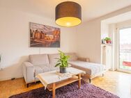 "Vielseitige Investment-Chance: Geräumige 3-Zimmer-Wohnung mit Balkon und Potenzial" - München
