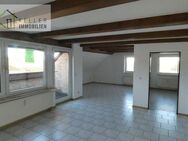 Tolle Dachgeschoss-Etagenwohnung mit Dachterrasse, Tageslichtbad, PKW-Stellplätze im Hof - Werdau