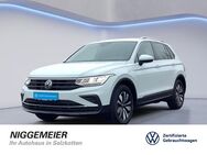 VW Tiguan, 2.0 TDI MOVE, Jahr 2024 - Salzkotten