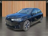 BMW iX, 40 xDrive Sport °, Jahr 2023 - Dresden