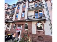 SOFORT FREI: Ruhige Altbauwohnung im Hochparterre mit Balkon - Frankfurt (Main)