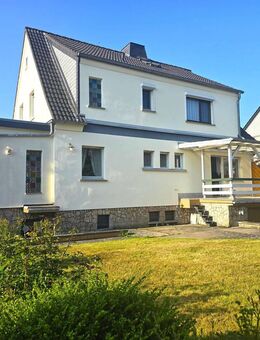 Viel Platz & Potenzial: Großzügiges Einfamilienhaus mit Riesengrundstück im Südharz (Roßla) - Südharz