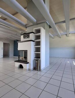 Exklusive 155 m² Dachgeschosswohnung mit 64m² großem Wohnzimmer ! - Untermeitingen