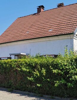 Boos: Schnuckeliges Einfamilienhaus mit Potenzial - sanierungsbedürftiges Kleinod in guter Wohnlage! - Boos (Bayern)