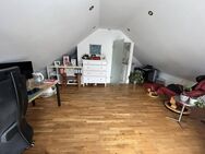 Freundliche und gepflegte 3-Zimmer-Maisonette-Wohnung mit Balkon, EBK und Wallbox - Schriesheim