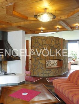 Bestens gepflegter Bungalow mit ein bis drei Wohneinheiten, umrahmt von einer grünen Oase der Ruhe - Rottenburg (Neckar)