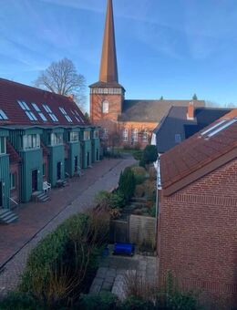 Geräumige Dachgeschosswohnung mit Kamin, Loggia und Stellplatz - Wedel