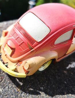 Maisto 1:24--VW Käfer 1303 auf Schrottplatz getrimmt. Orginal . - Meckenheim