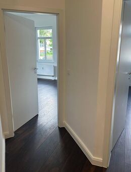 2 Zimmer Wohnung Schönau mit modernem Bad, offener Küche, Bushaltestelle gegenüber- neue Gasbrennwerttherme!! - Chemnitz