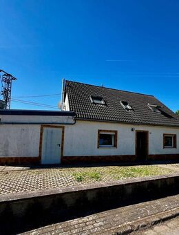 Charmantes Einfamilienhaus mit großem Garten, Terrasse und Garage – sofort verfügbar! - Rodershausen