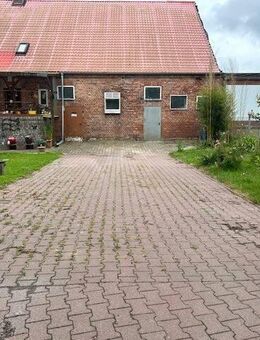 Einseitig angebautes Einfamilienhaus mit Teilkeller in Toddin OT Gramnitz Hof - Toddin