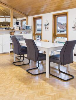 Charmante Dachgeschoss-Wohnung mit viel Platz und großem Balkon - Göppingen