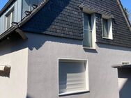 Freistehendes sehr gepflegtes Zweifamilienhaus mit Grünblick - abgeschirmter Garten - 130 m² Wfl. zzgl. 23 m² NF im Spitzboden - großer Keller, Garage - Heiligenhaus