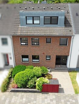 Zweifamilienhaus mit Garten, Sauna & Maisonette-Wohnung - Ruhige Lage & vorerst als Kapitalanlage - Düsseldorf