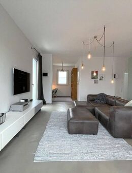 Exklusives Vier-Zimmer-Penthouse mit Designerküche und Lift - Frankfurt (Main)