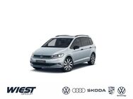 VW Touran, 1.5 l TSI Highline, Jahr 2022 - Darmstadt